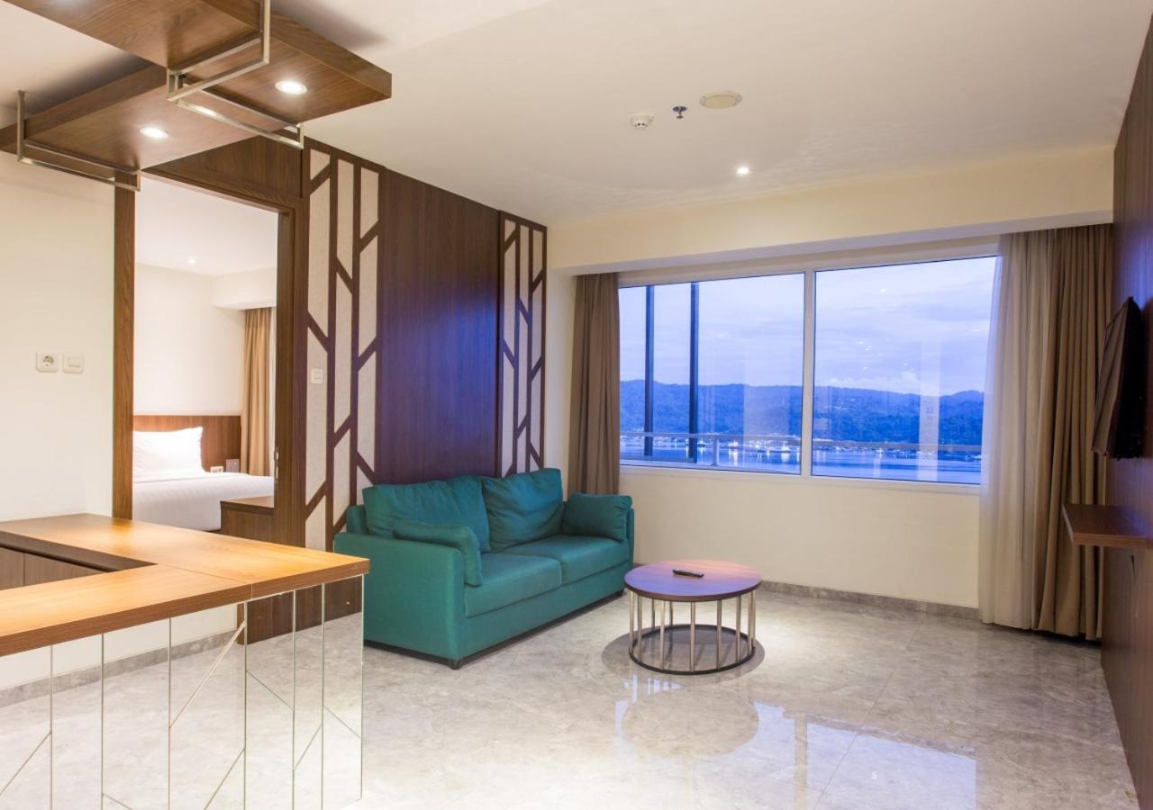 Hotel Santika Premiere Ambon Buitenkant foto