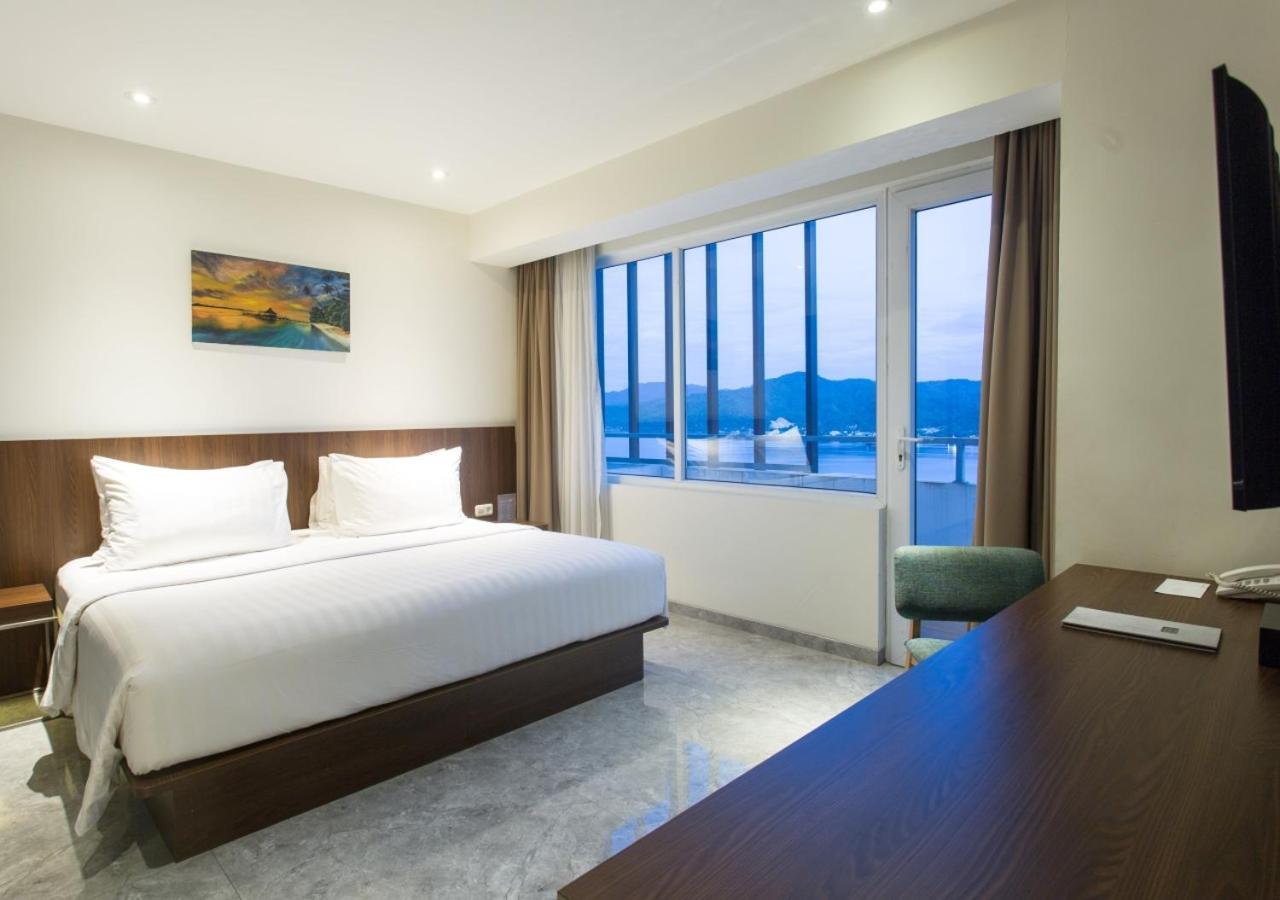 Hotel Santika Premiere Ambon Buitenkant foto