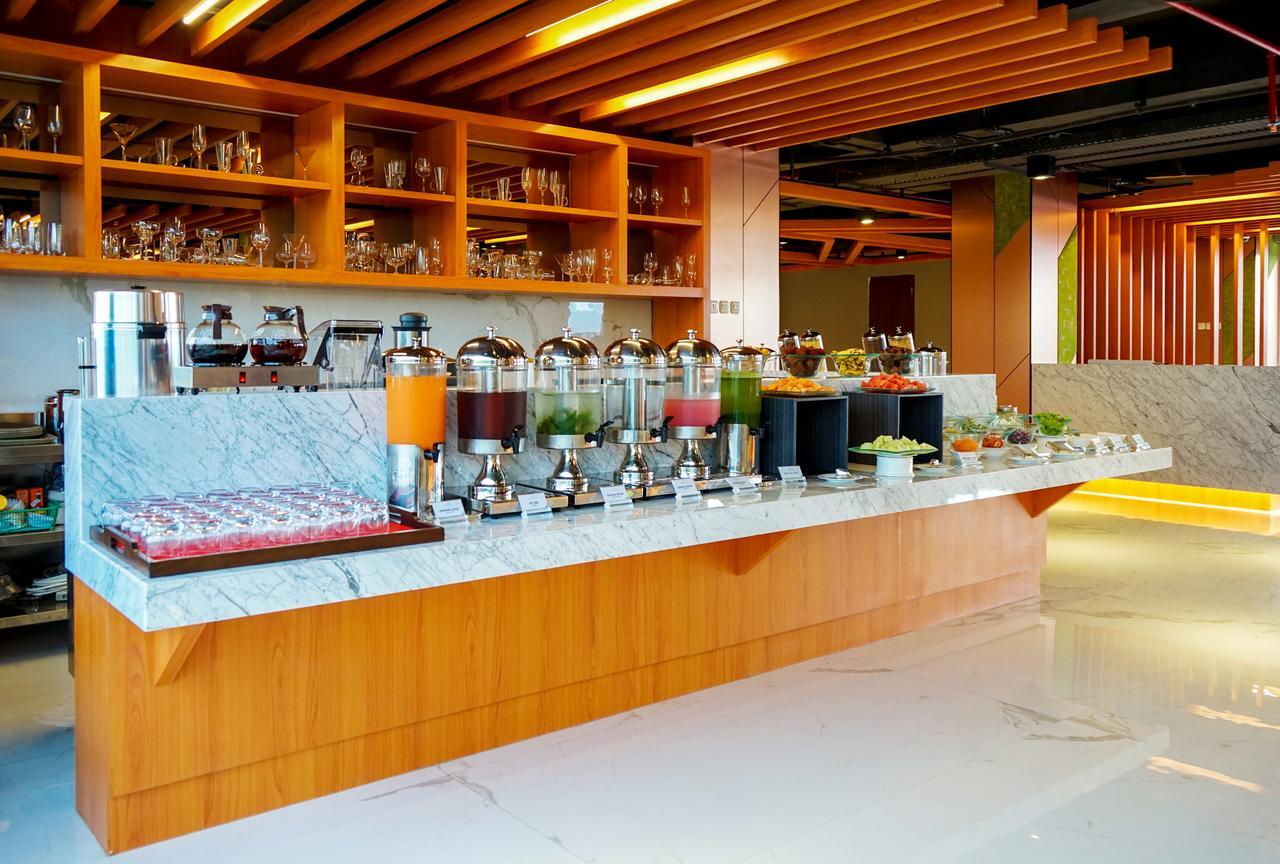 Hotel Santika Premiere Ambon Buitenkant foto