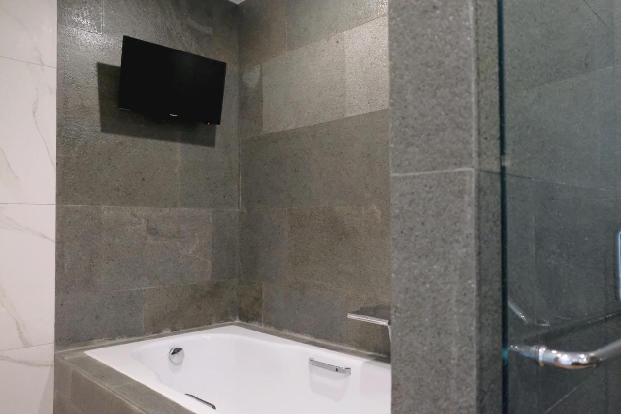 Hotel Santika Premiere Ambon Buitenkant foto
